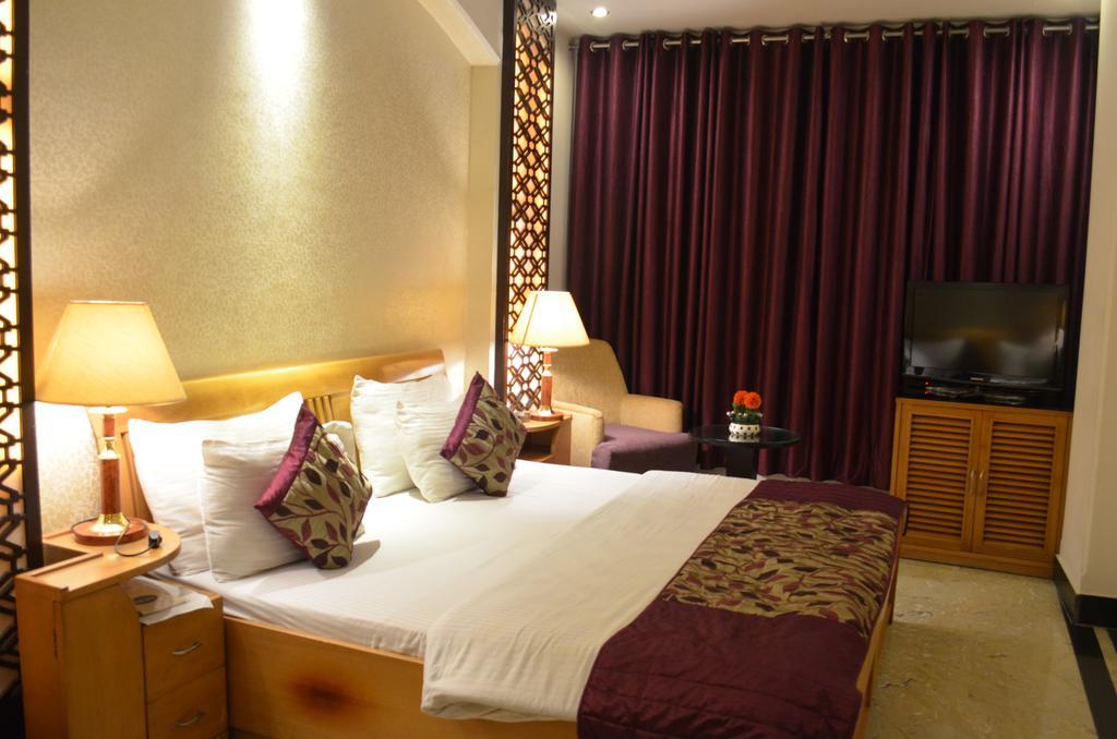 Hotel Emperor Palms Nueva Delhi Exterior foto