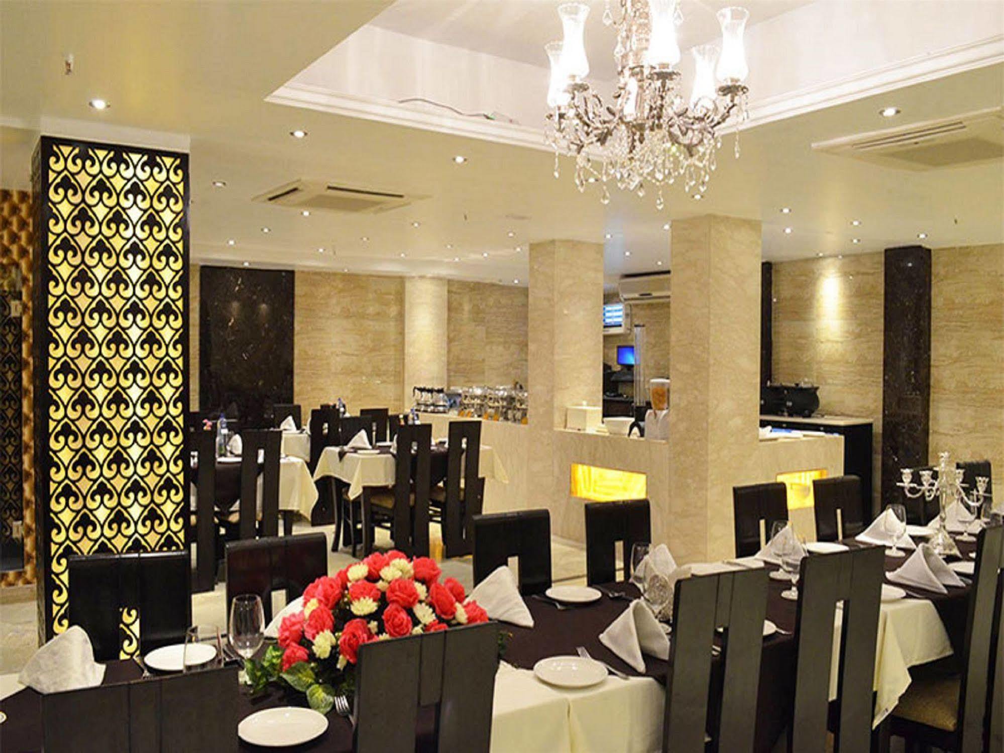 Hotel Emperor Palms Nueva Delhi Exterior foto