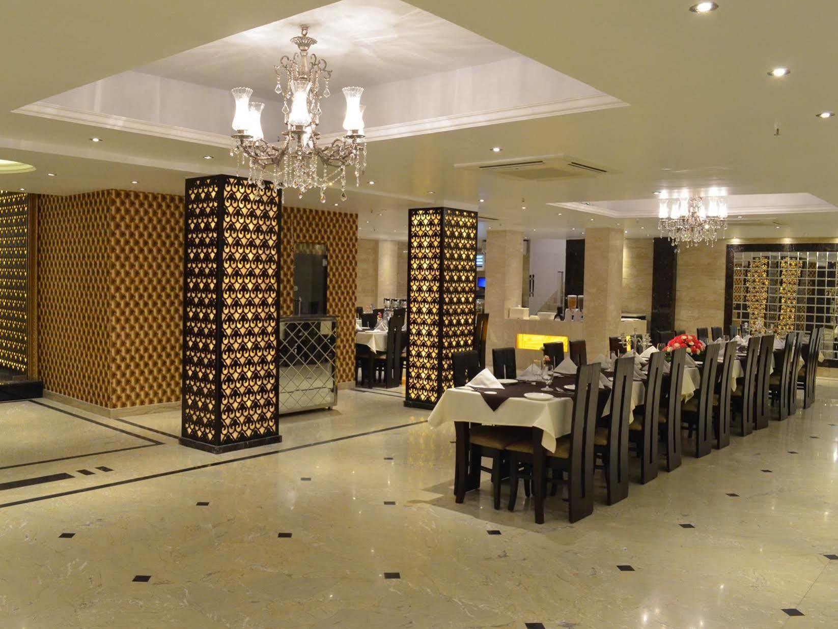 Hotel Emperor Palms Nueva Delhi Exterior foto