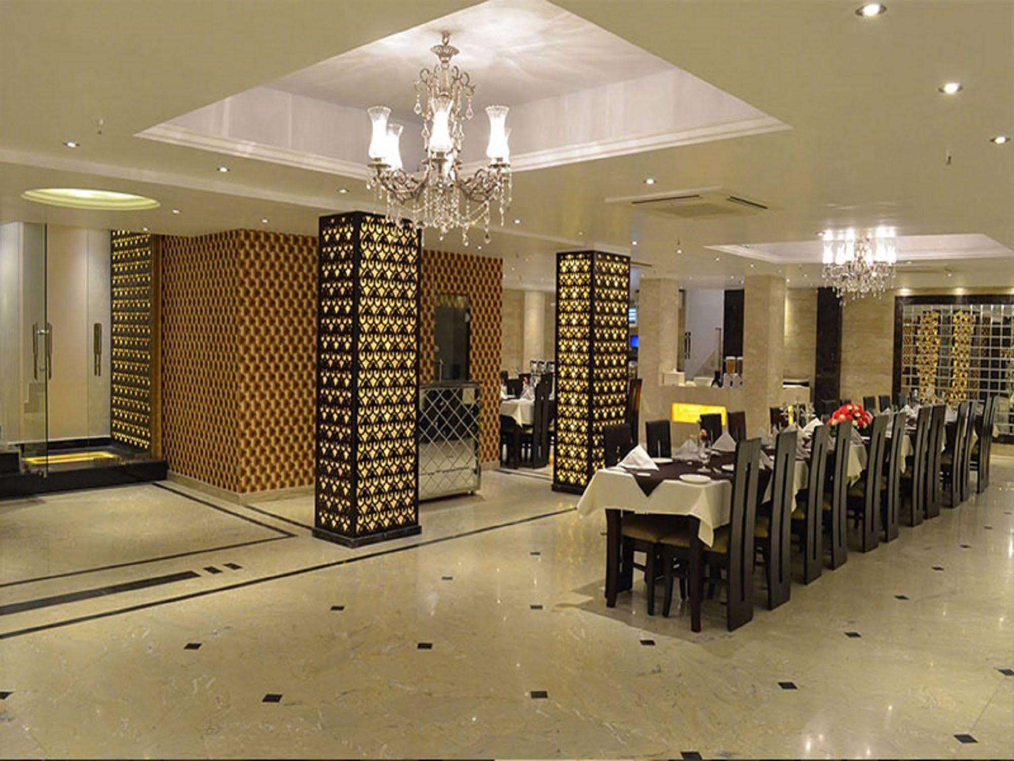 Hotel Emperor Palms Nueva Delhi Exterior foto