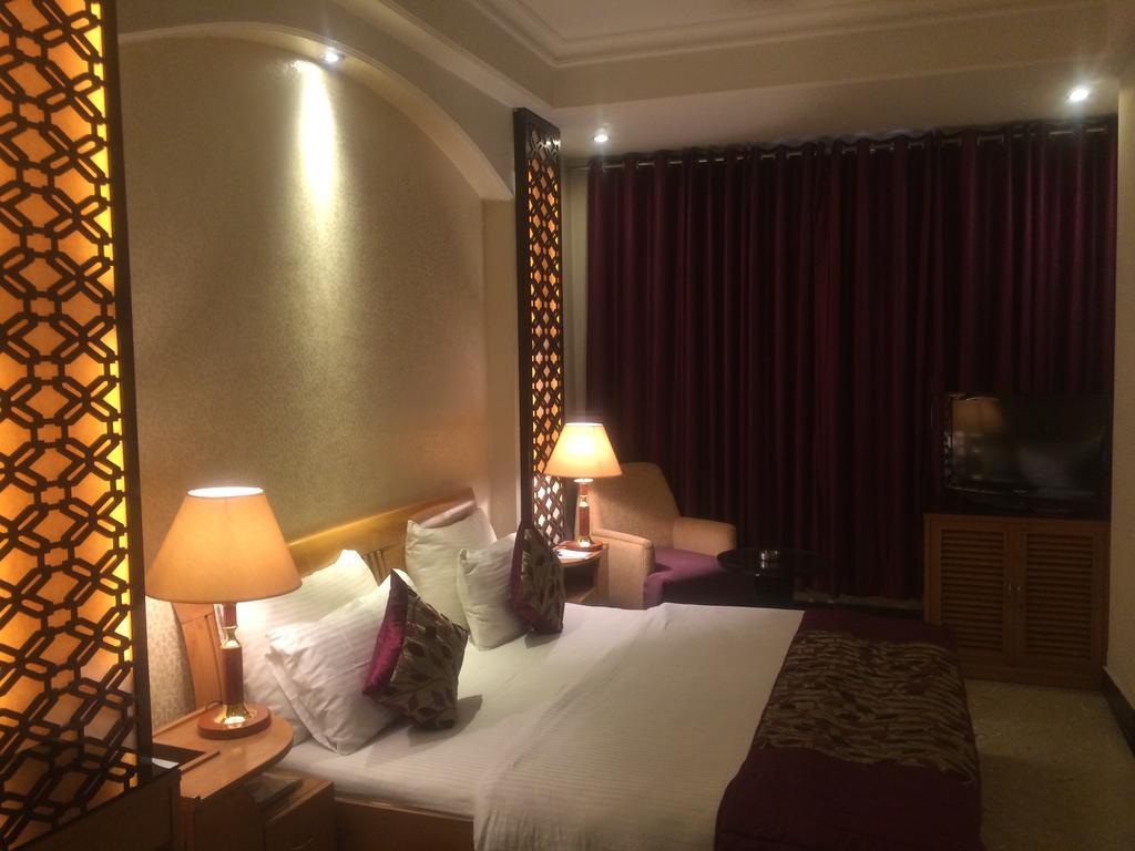 Hotel Emperor Palms Nueva Delhi Habitación foto